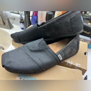 TOMS men size 10.5